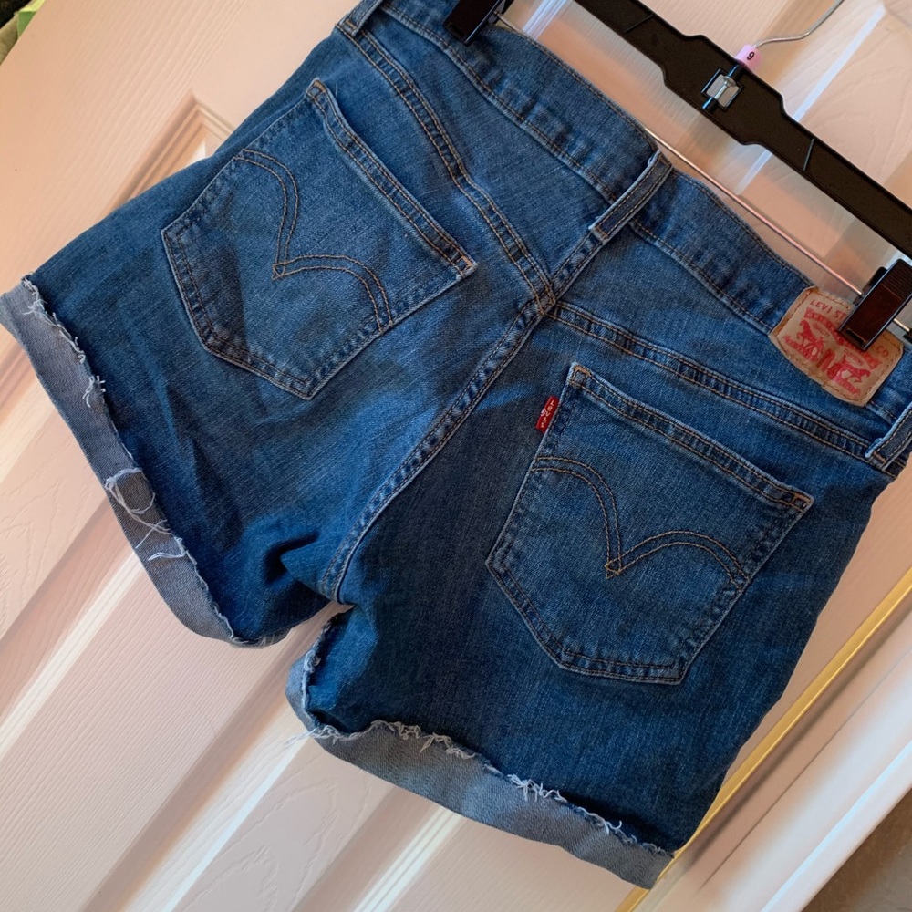Levi’s shorts - Picture 2 of 2